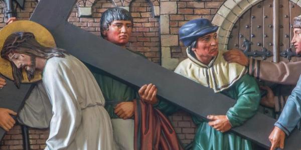 Séptima estación: Jesús carga con la cruz