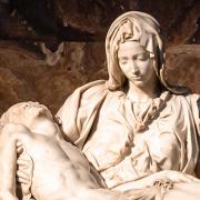 Decimocuarta estación: Jesús es depositado en el sepulcro